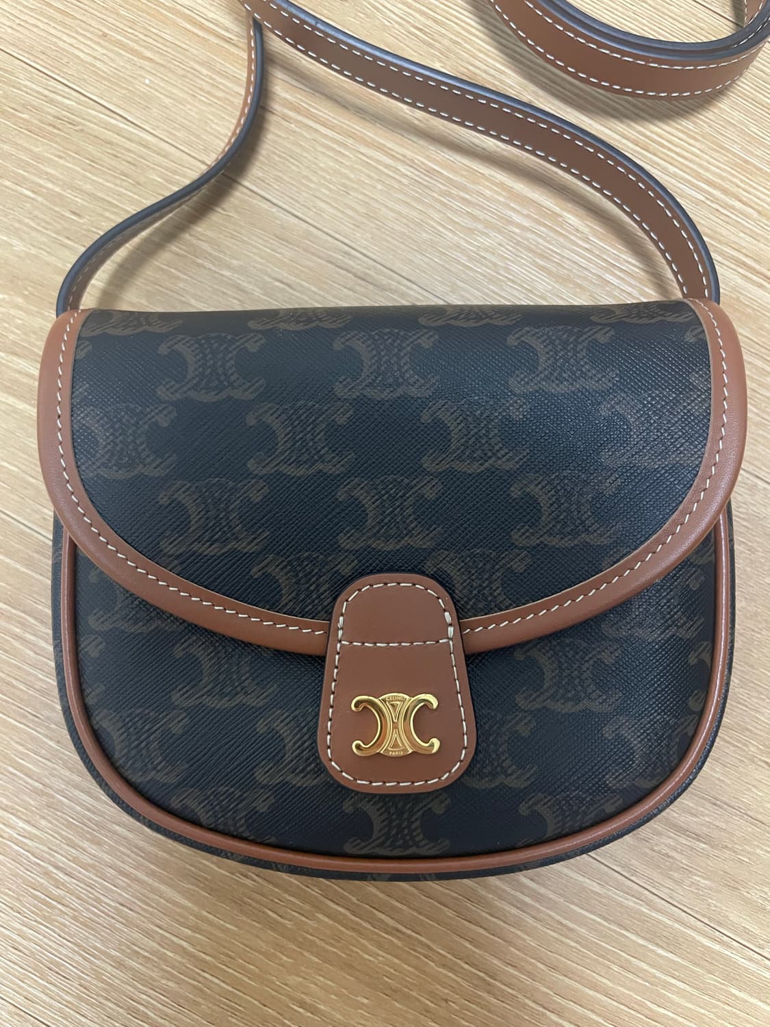 셀린느 트리옹프 캔버스 & 카프스킨 미니 베사체 탄 상품이미지1