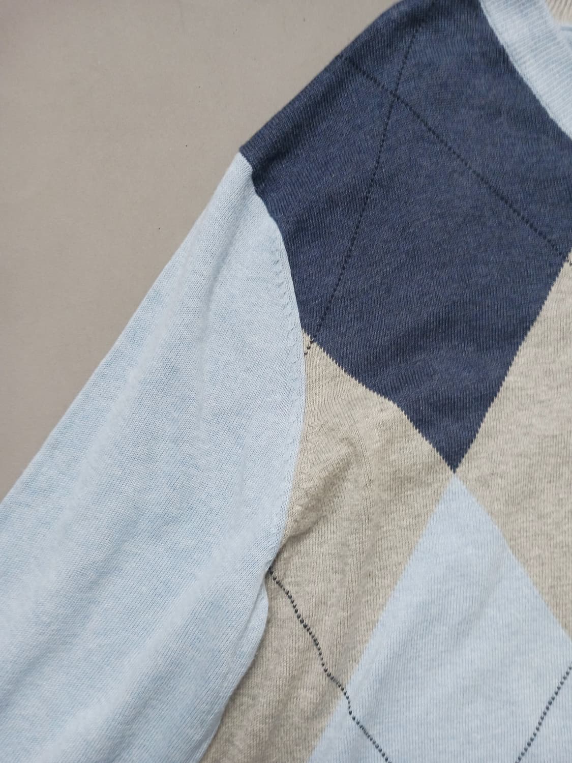 [L] 노티카 아가일 패턴 로고 브이넥 니트 상품이미지3