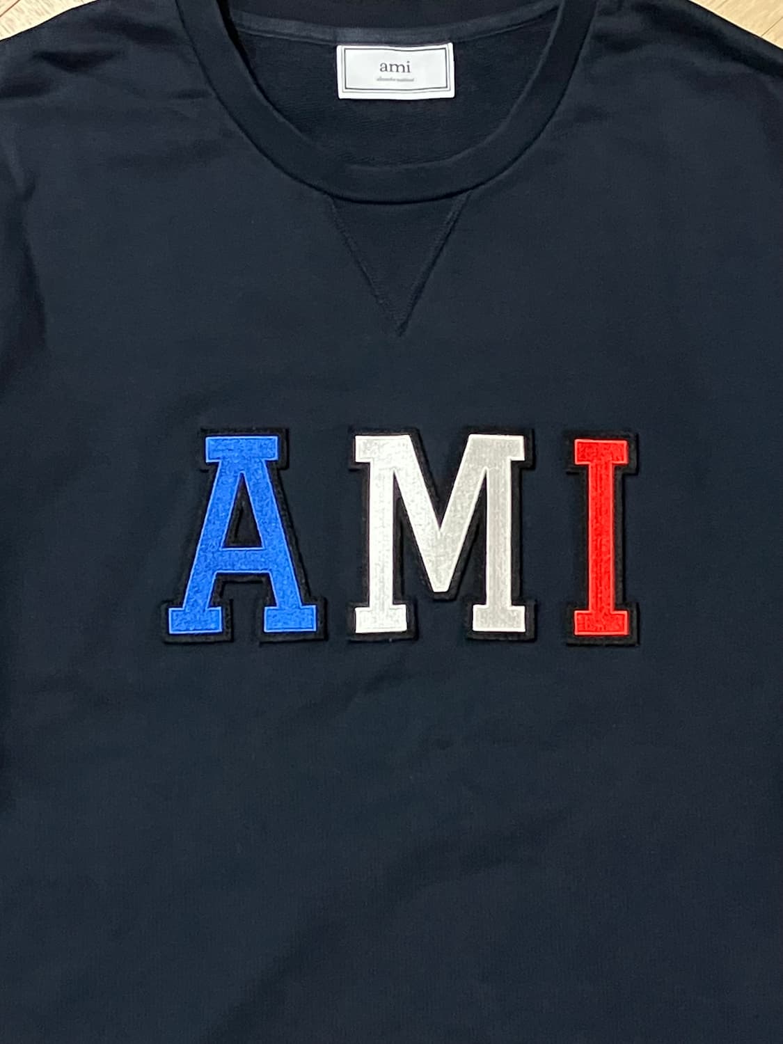 아미 AMI 로고패치 스펠 맨투맨  상품이미지2
