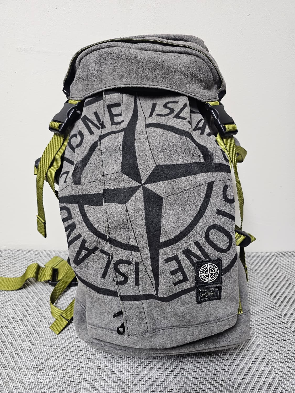 스톤아일랜드 X 포터 맨 메이드 스웨이드 백팩 상품이미지1
