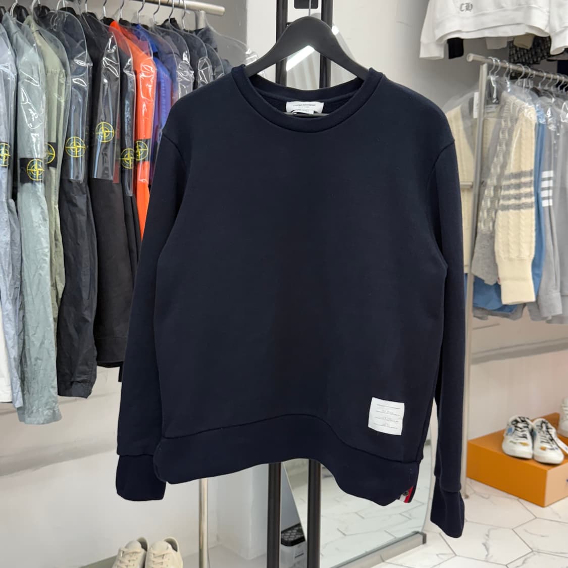 [3] 톰브라운 백삼선 맨투맨 상품이미지2