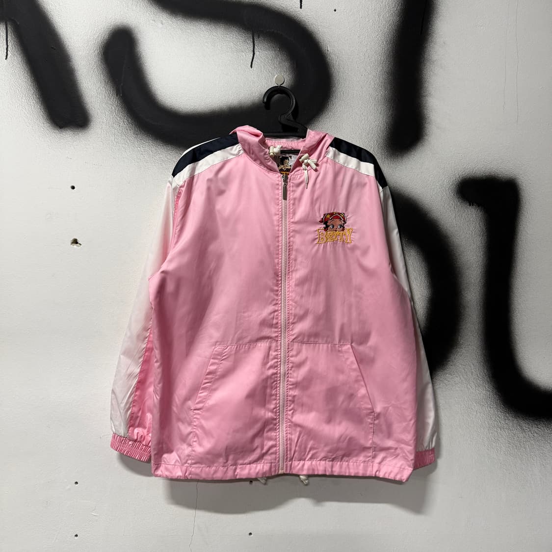 00s 베티붑 올드스쿨 자수 빅 패치 후드 윈드브레이커 자켓 상품이미지2