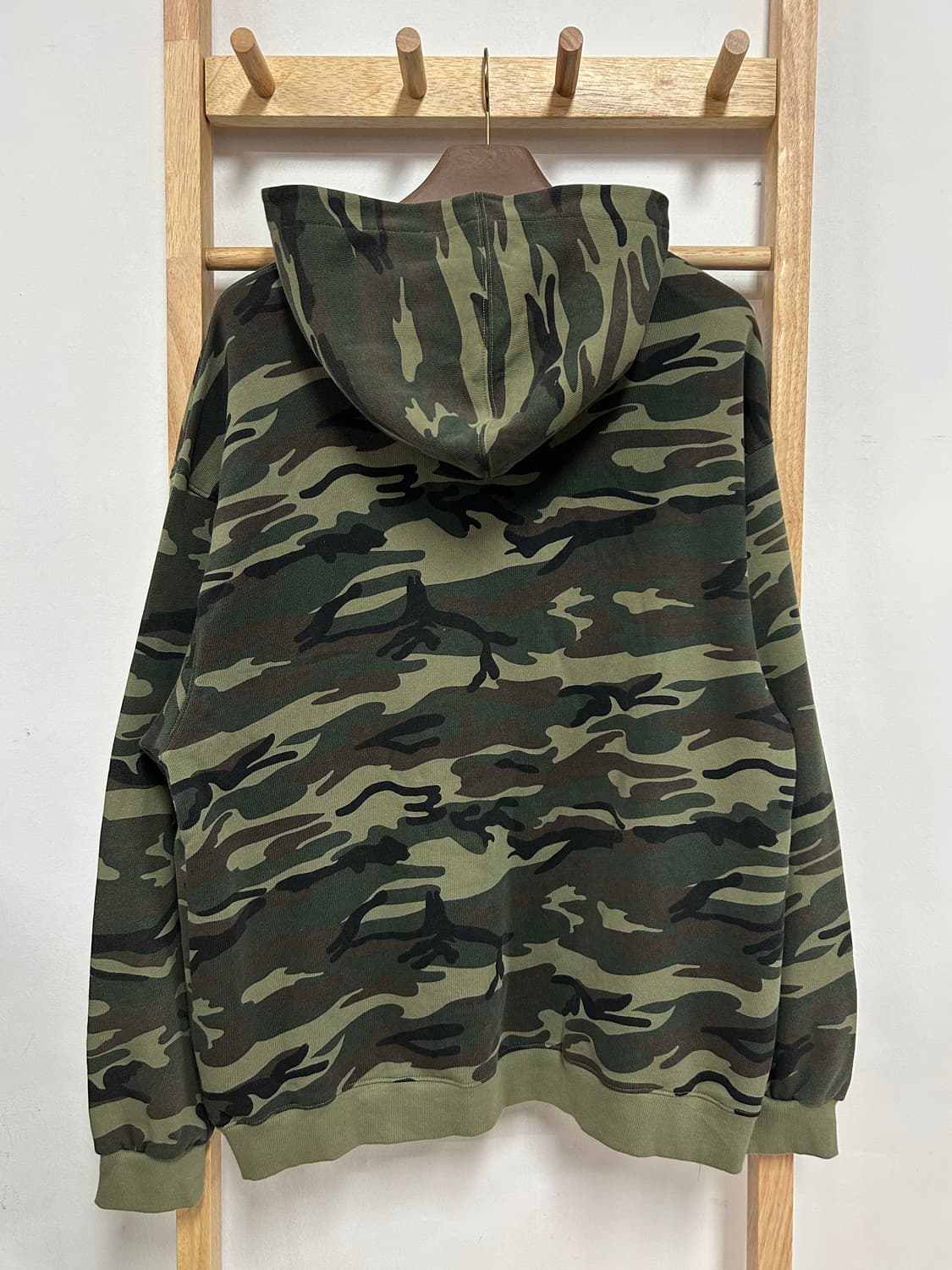 러브이즈트루 빅로고 오버핏 카모 후드티 상품이미지4