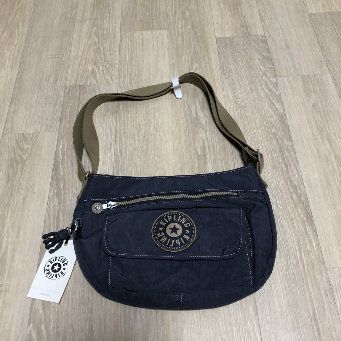 (OS) 새상품 키플링 KIPLING 나이트 그레이 블루 라운드 크로스백 상품이미지1