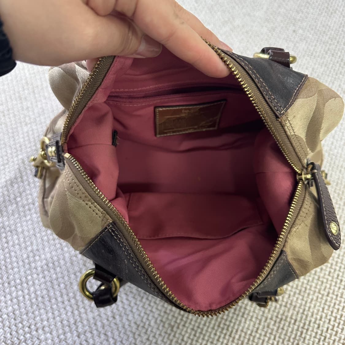 실측확인 코치 메디슨 골드 시그니처 핸드백0409D 상품이미지4