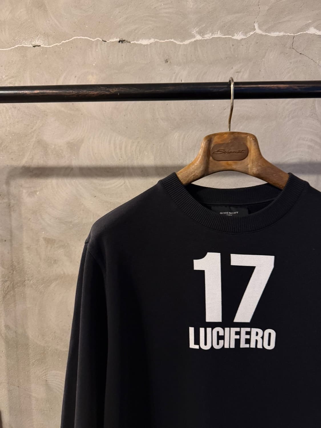 지방시 그래픽 맨투맨 100 상품이미지2