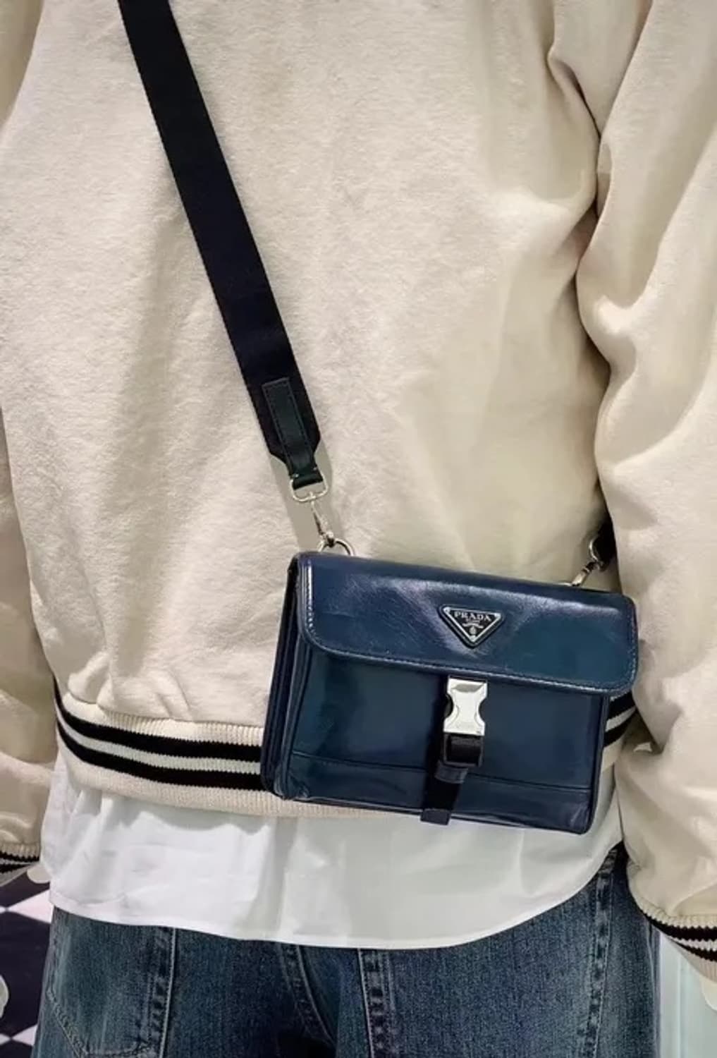 [국내 매장] 프라다 레더 크로스백 (인보이스⭕️) 상품이미지2