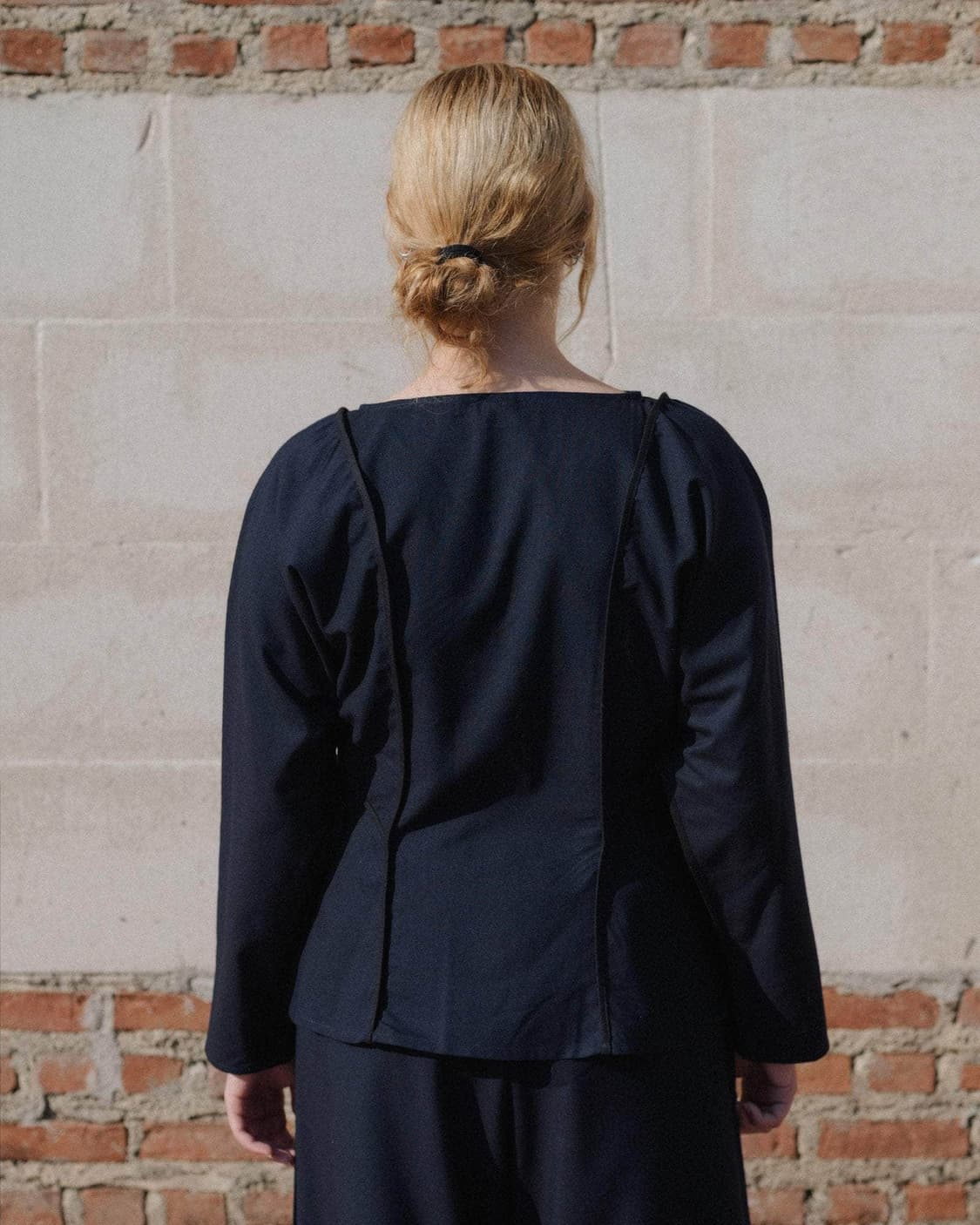 [XS,S,M]베이스레인지 25fw Nika 롱 슬리브리스 탑/네이비 상품이미지3