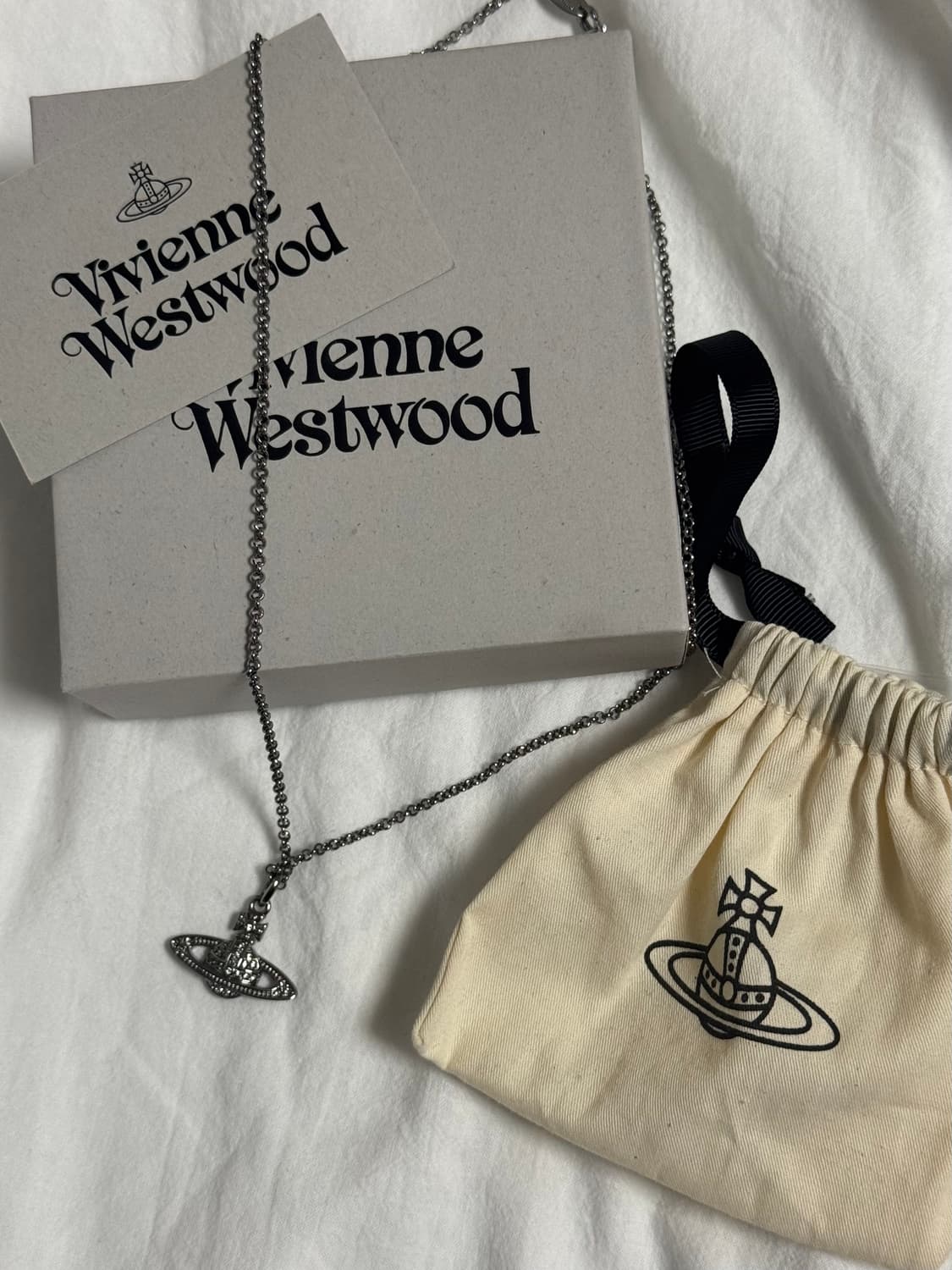 비비안웨스트우드 미니 바스 릴리프 목걸이 상품이미지1