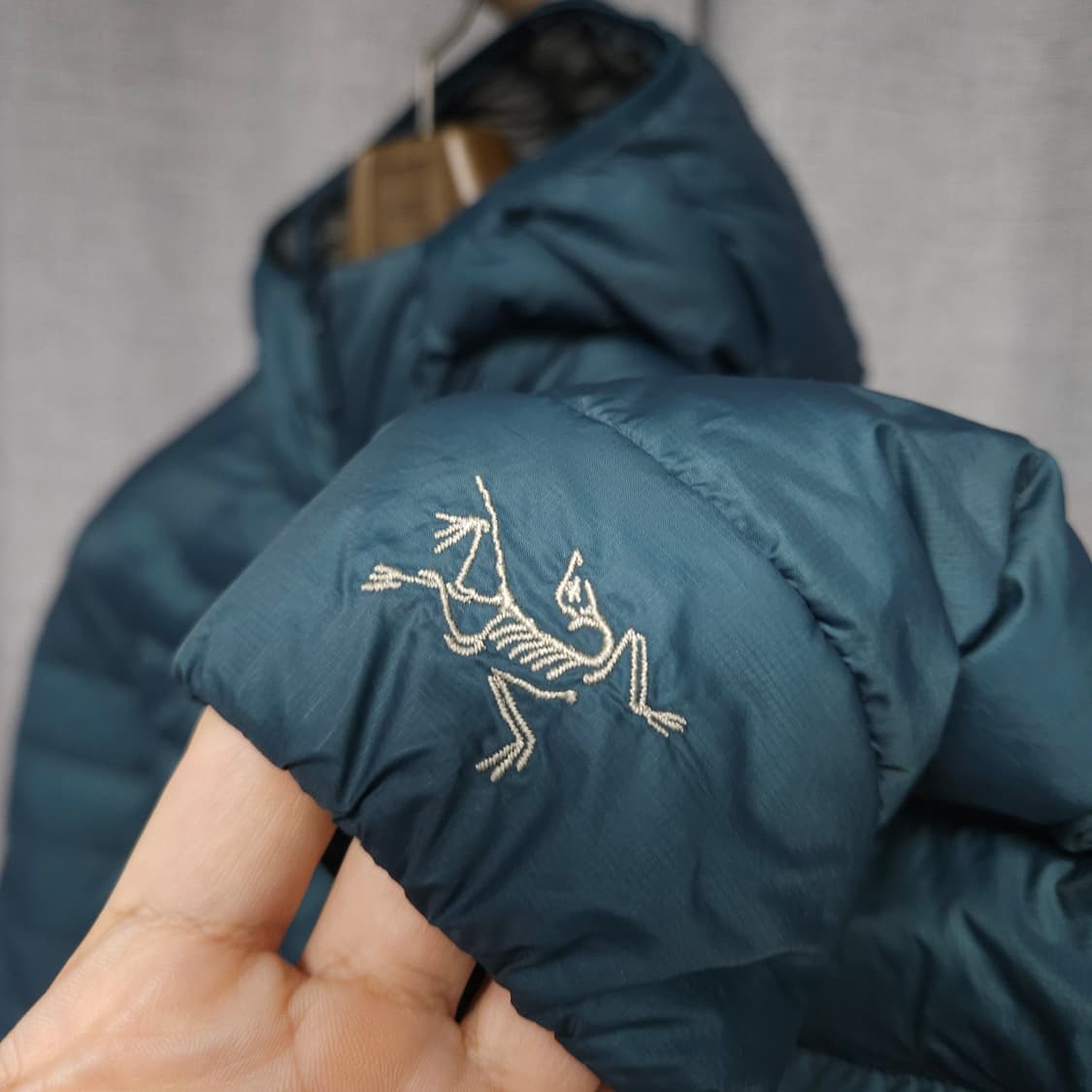 M ) 아크테릭스 여성 세륨 후디 경량패딩 상품이미지3