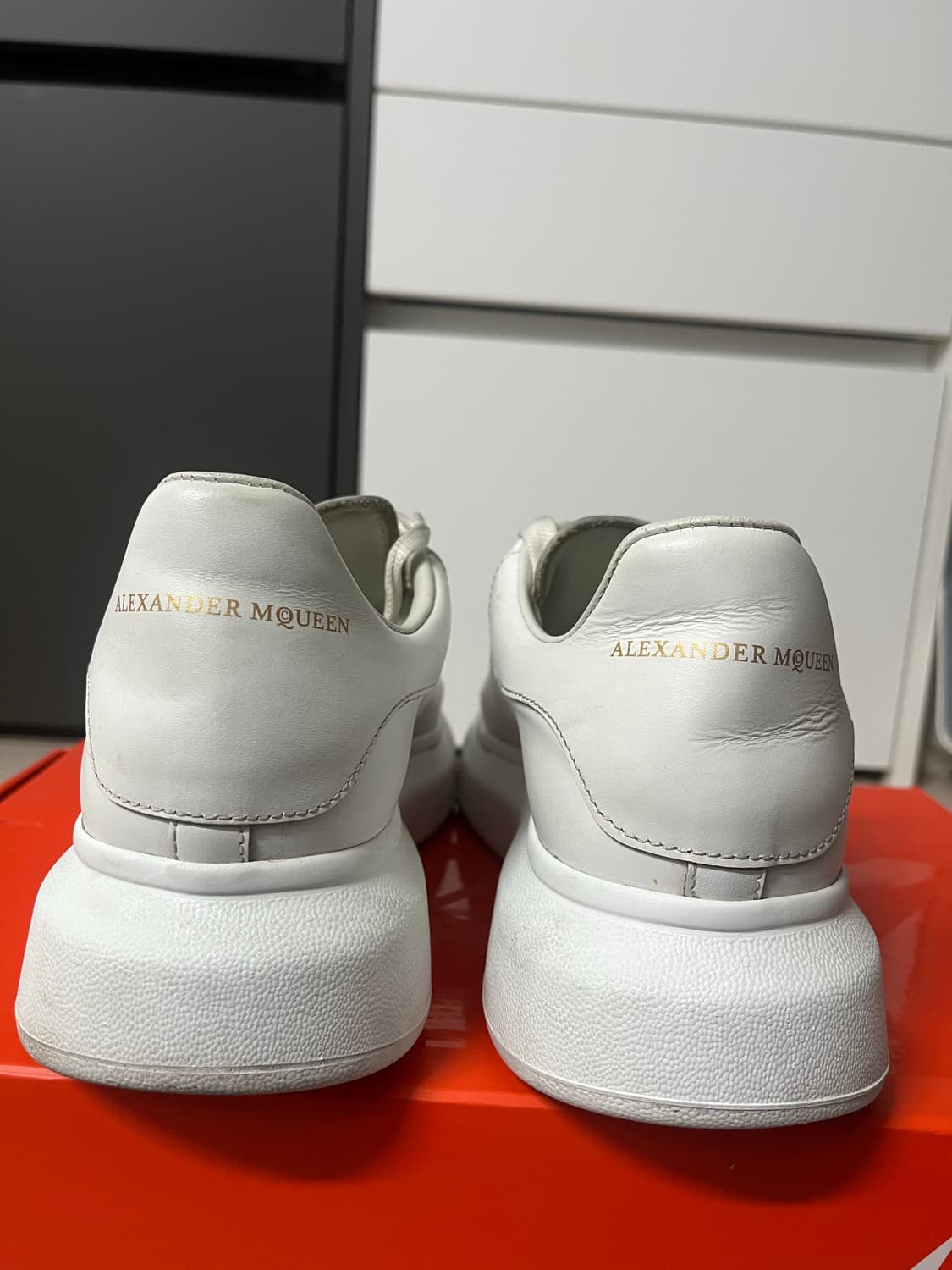 정품)알렉산더맥퀸 오버솔 (white) 상품이미지4