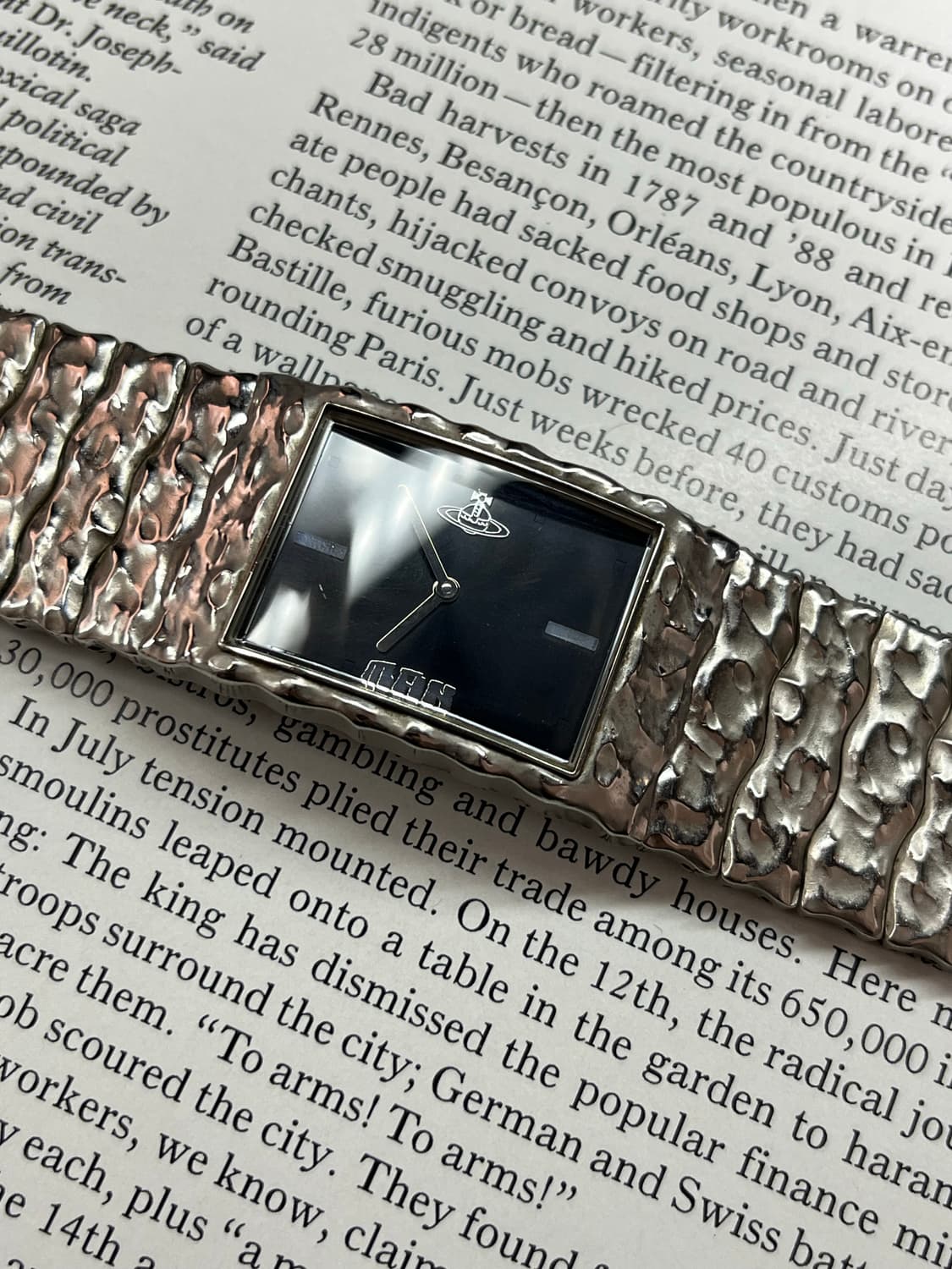 Vivienne Westwood Stonehenge Watch 상품이미지4