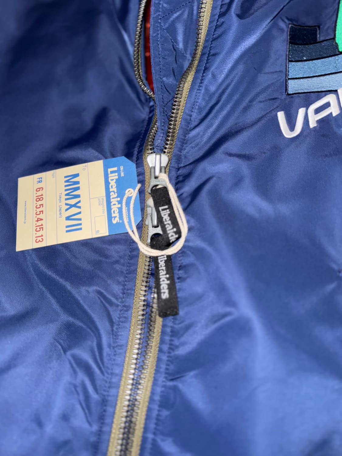 [L] Liberaiders 리버레이더스 디클라인 자수 로고 봄버 자켓 상품이미지4