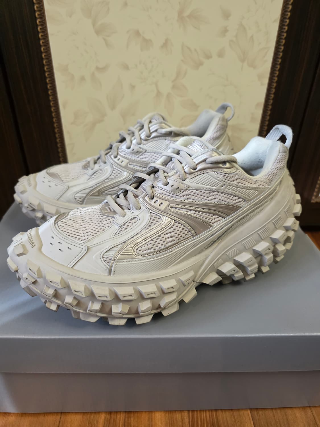 발렌시아가 디펜더 41 베이지 상품이미지3