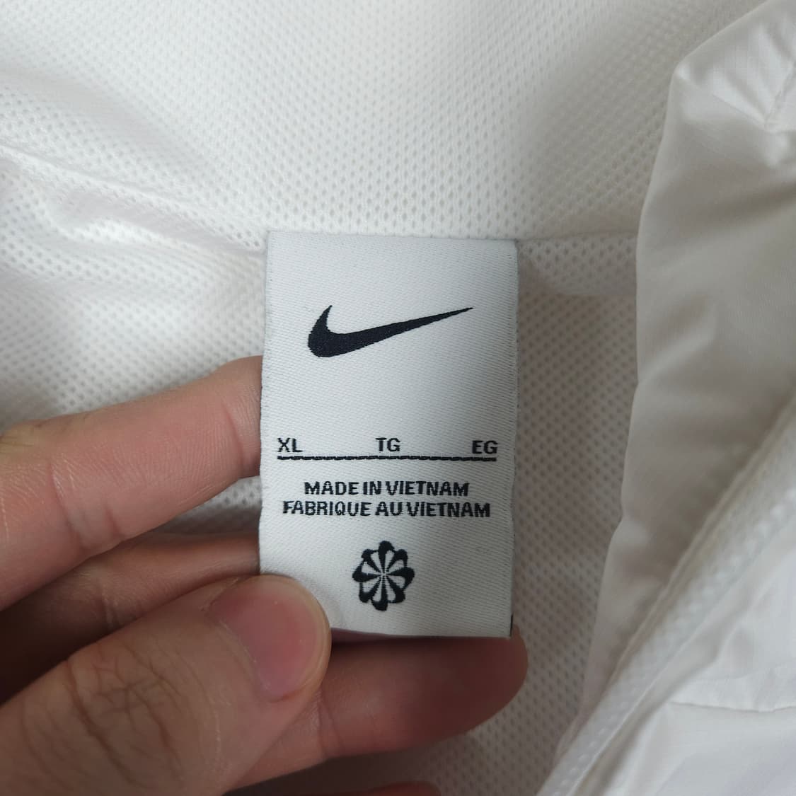나이키 바르셀로나 화이트 바람막이  상품이미지4