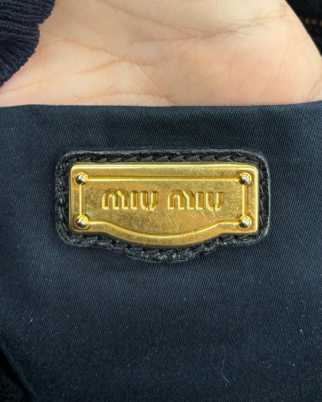 미우미우 블랙 비텔로 럭스 레더 토트백 상품이미지7