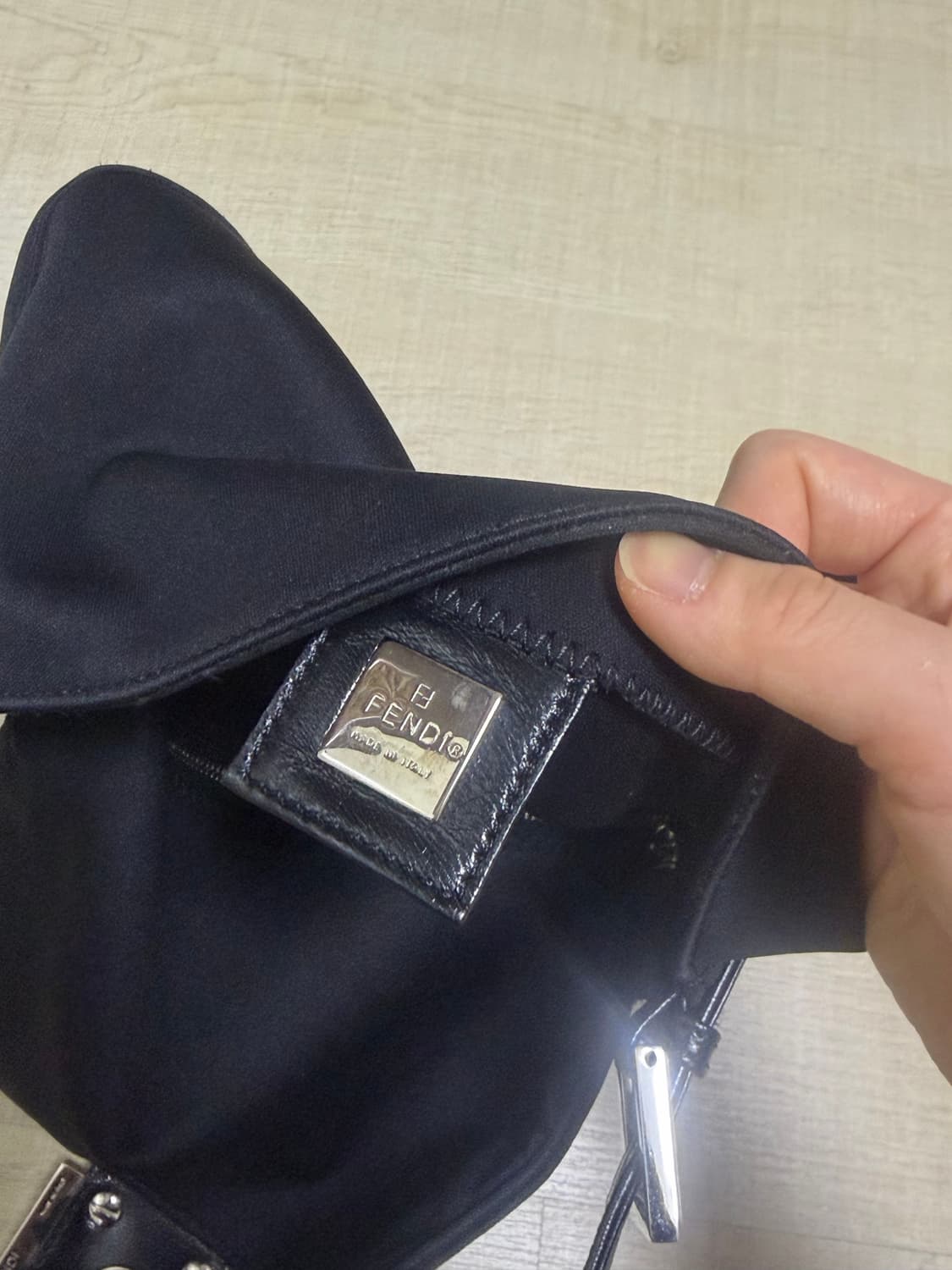 펜디 빈티지 바게트 나일론 숄더백 상품이미지3