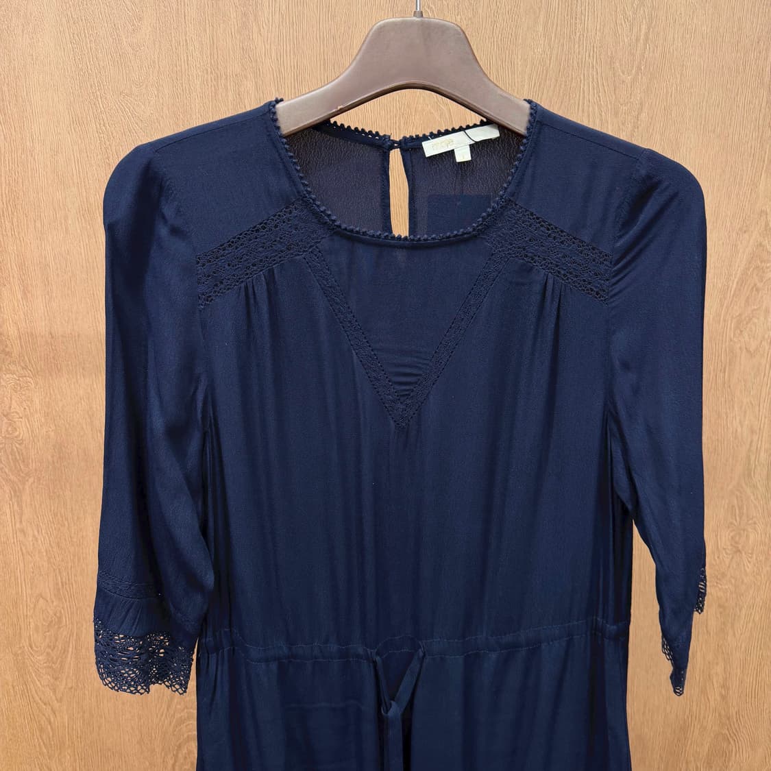 마쥬 미디 원피스 7부 소매 허리 스트링 레이스 배색 루즈핏 네이비 상품이미지4