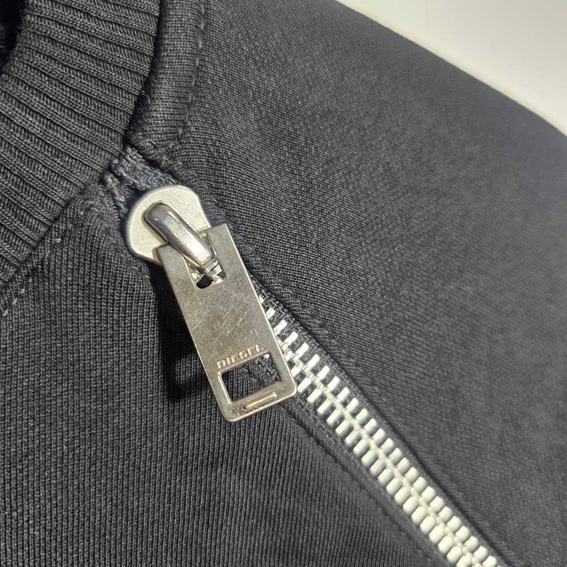 S 디젤 레글런 숄더 사이드지퍼 맨투맨 상품이미지5