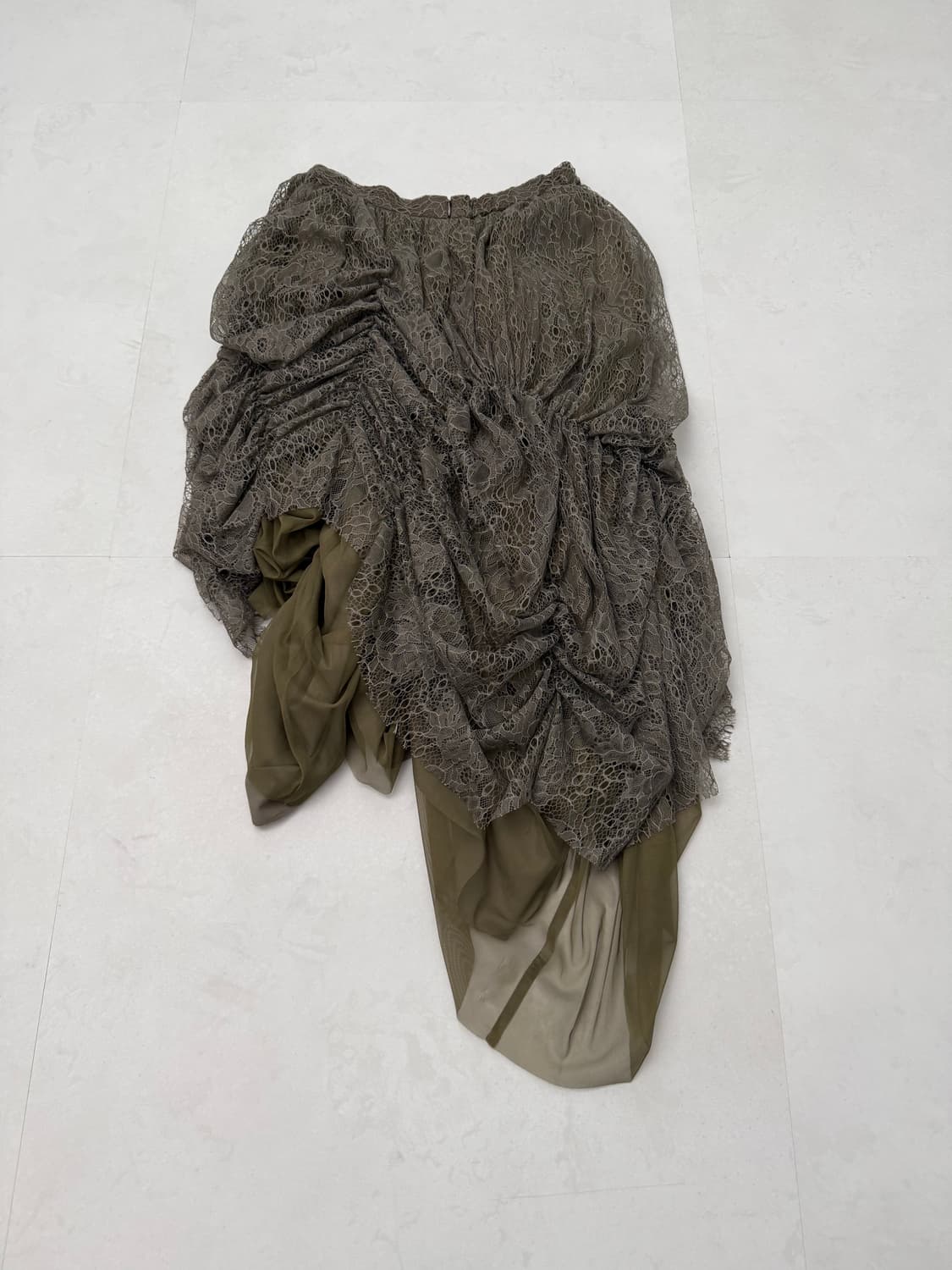 카키 레이스 언발 셔링 스커트  상품이미지4