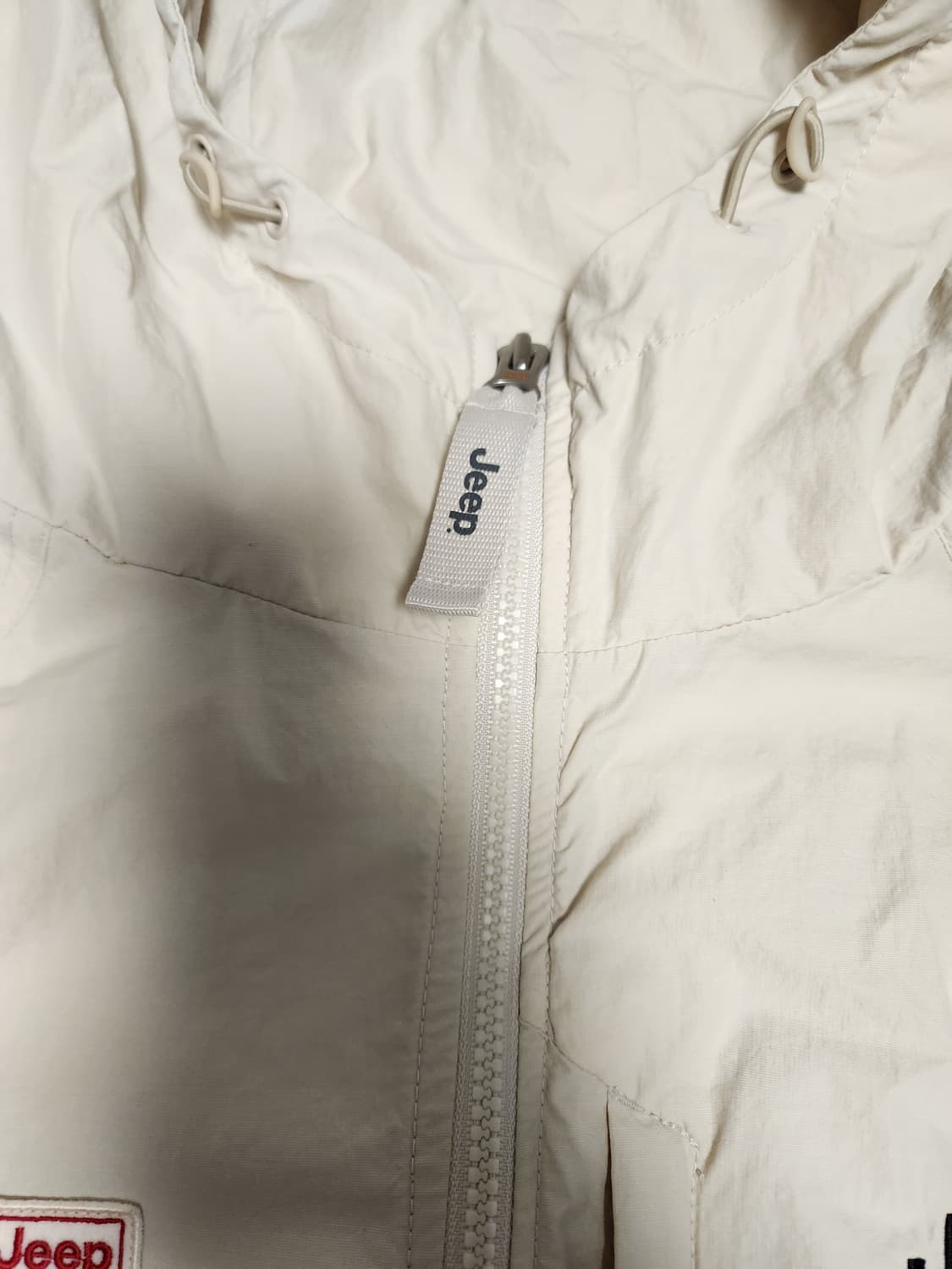 지프 절개디테일바람막이점퍼 L사이즈

사이즈표기 m이나 크게나와서 L로  상품이미지8