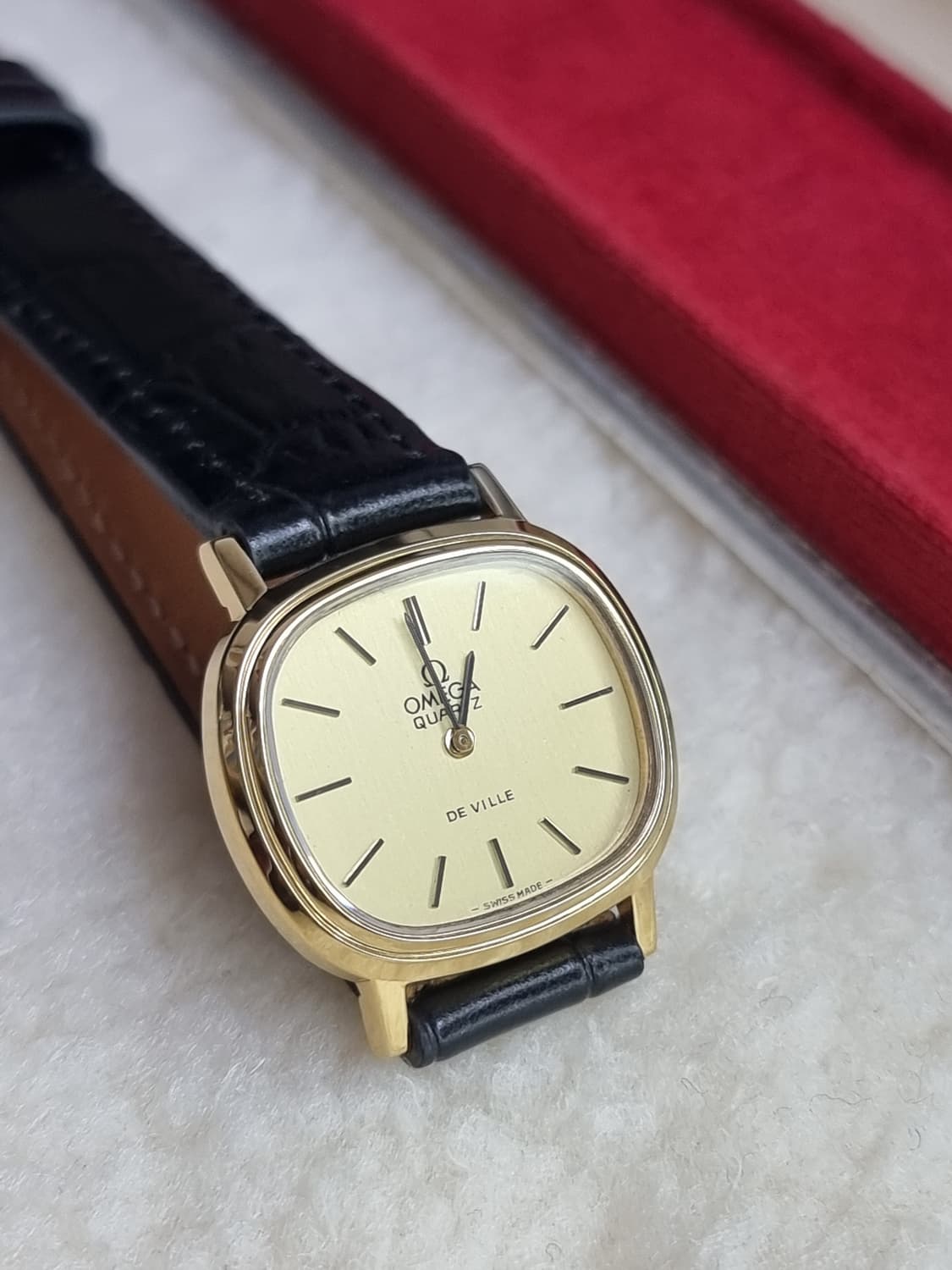 오메가 드빌 샴페인 골드 다이얼 쿼츠 여성시계 상품이미지2