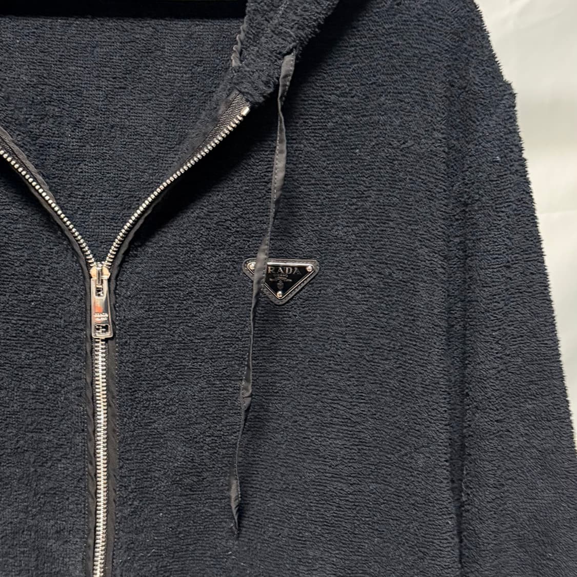 [S+급/50] 프라다 테리 클로스 후드집업 자켓 블랙 상품이미지2
