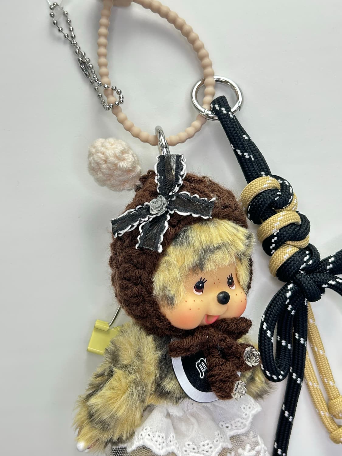 (10)정품몬치치🐆🤎보넷 & 화이트 레이스  커스텀키링 상품이미지3