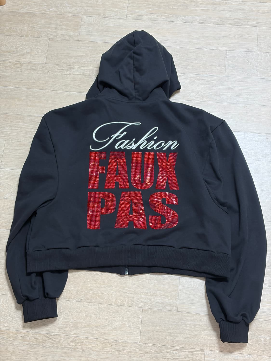 (유일매물) NAMILIA FAUX PAS 크롭 라인스톤 후드집업 상품이미지1