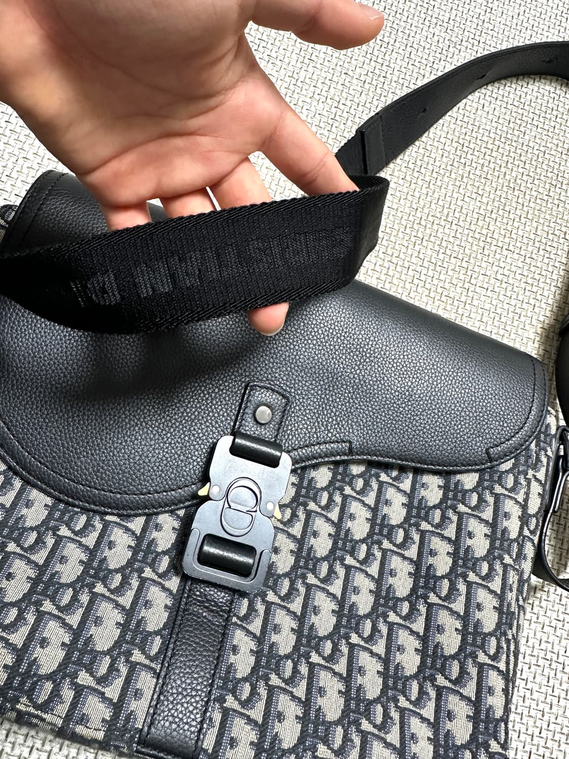 [OS/당일배송] 24ss 디올 오블리크 새들 플랩 스트랩백 상품이미지6