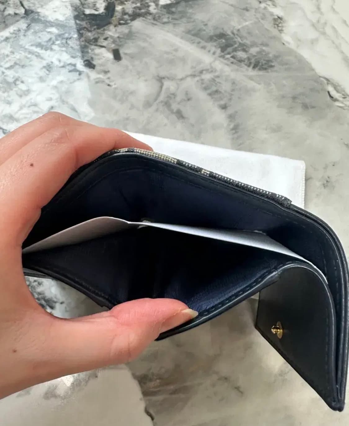 디올 몽테인 몽테뉴 중지갑 상품이미지8