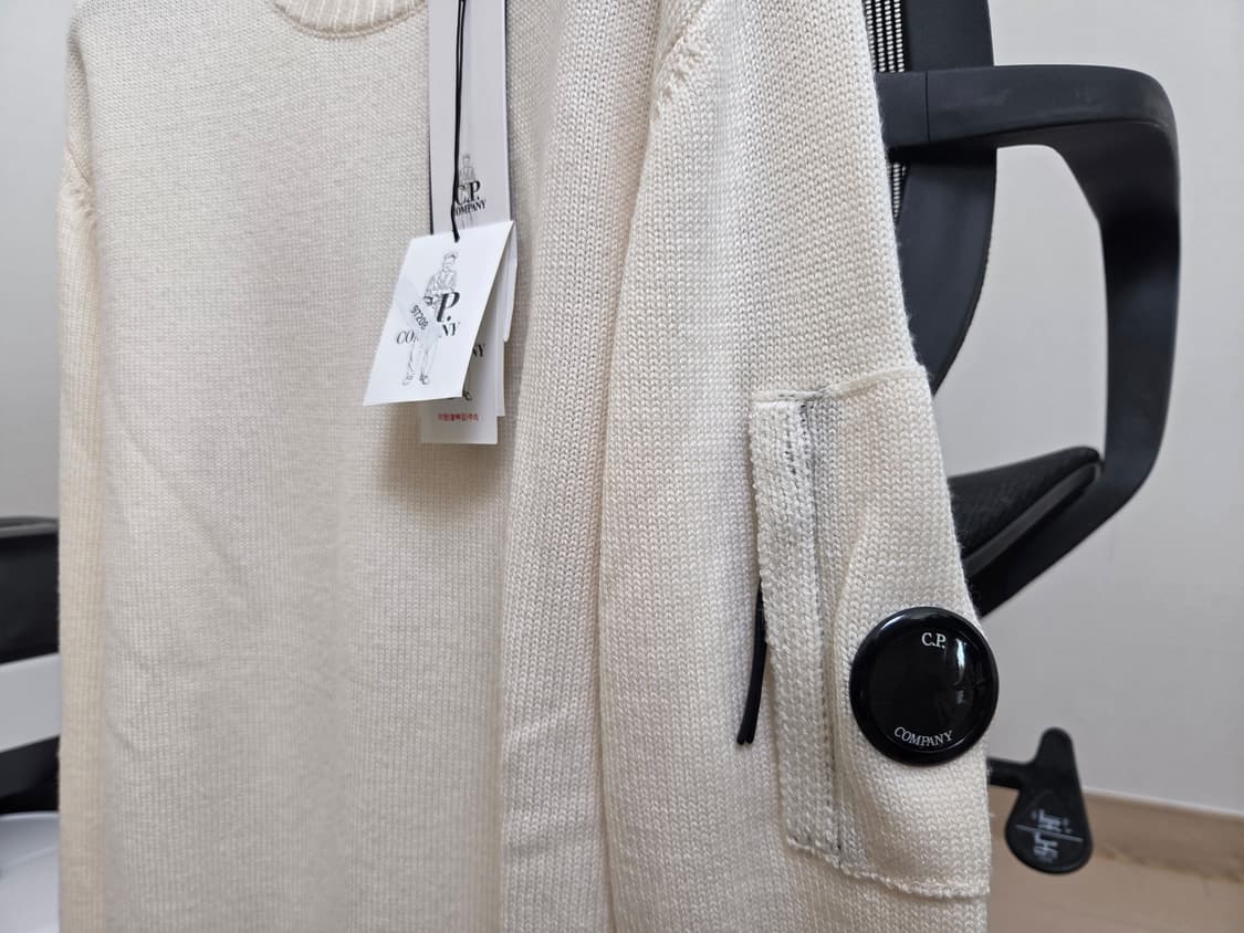 [정품] cp 컴퍼니 라나울 100% 오프화이트 렌즈 니트 XL size 상품이미지3