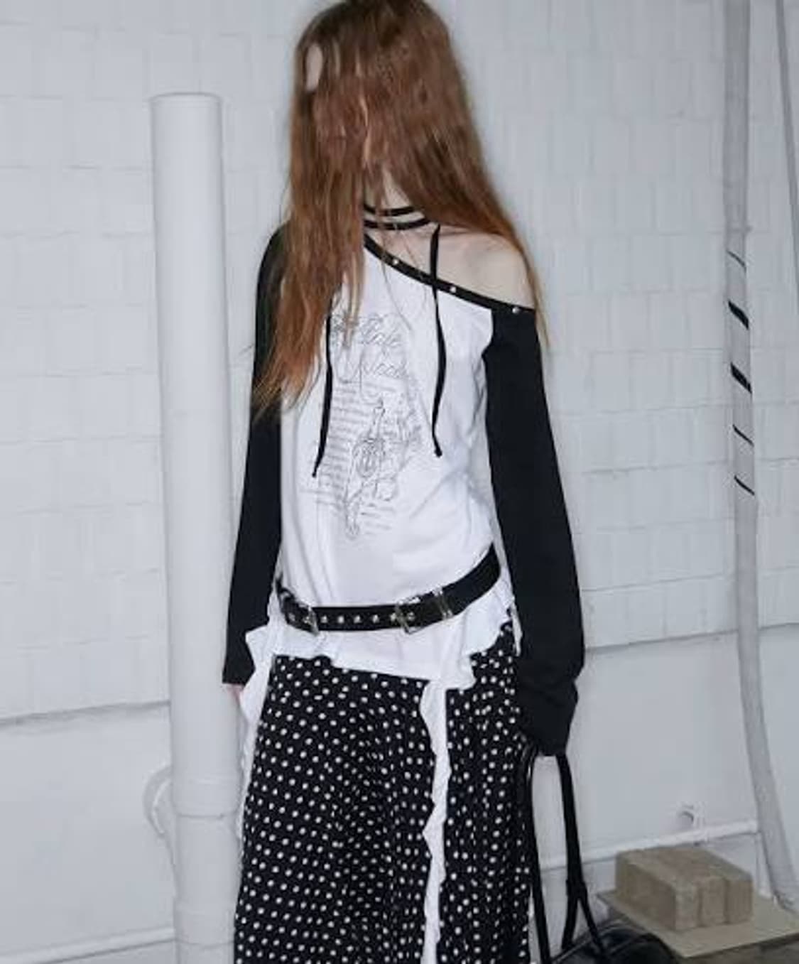 낫노잉 원숄더 라글렌 러플 탑 화이트 소녀시대 태연 착용  상품이미지1