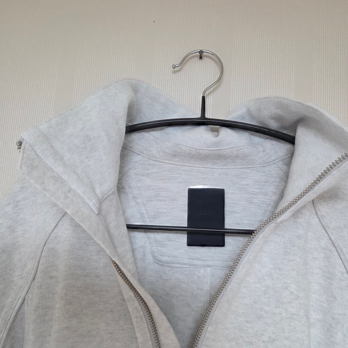 준지 24 FW 레이서 절개 하프집업 저지 풀오버 그레이 1 상품이미지3