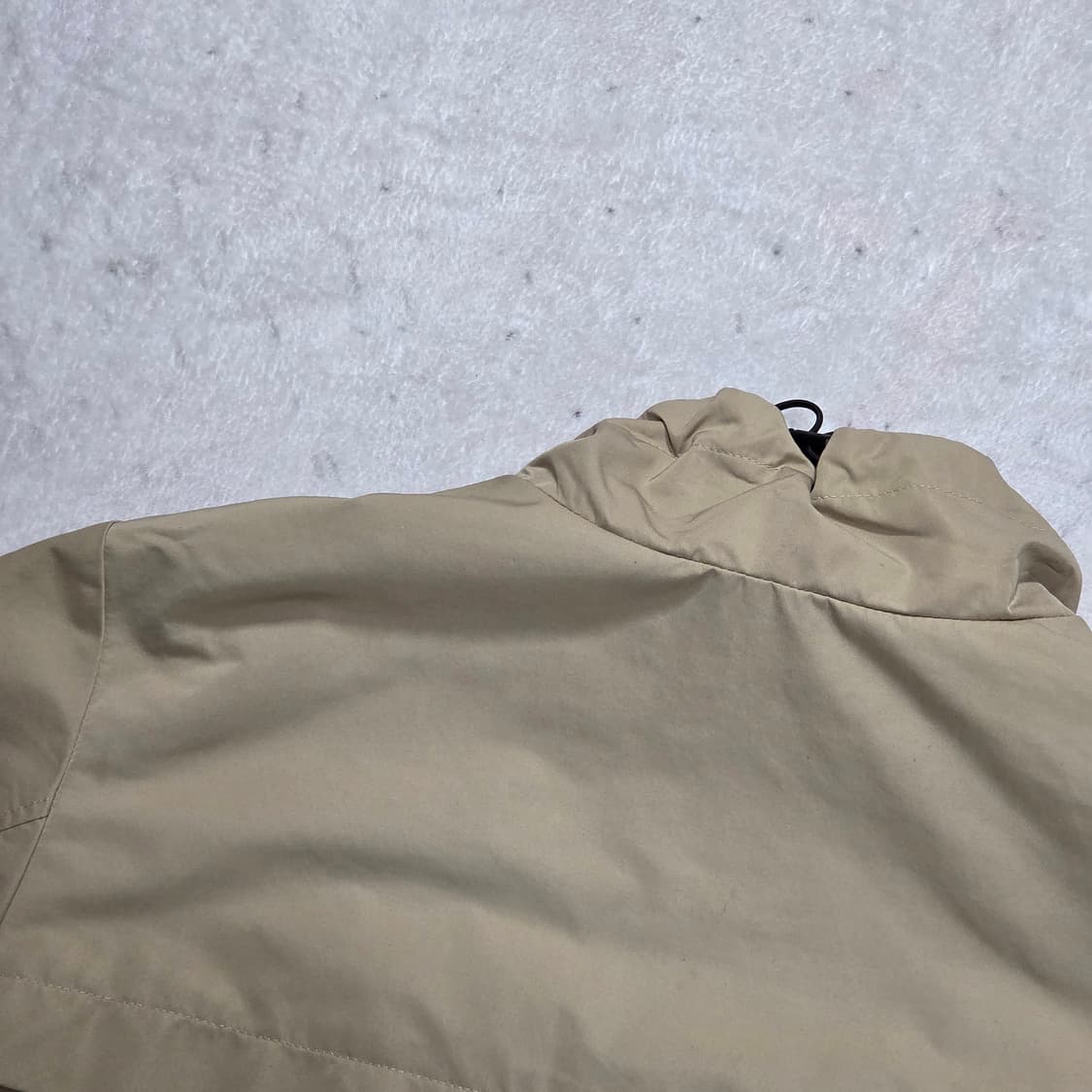 베이지 절개 디테일 크롭 바람막이 자켓 상품이미지5