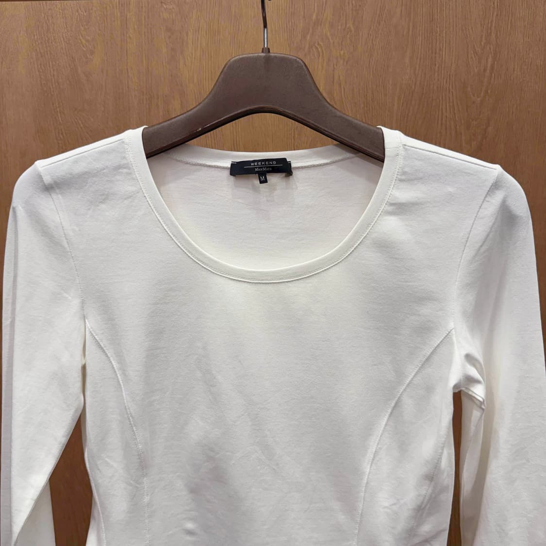 막스마라 위켄드 라운드넥 티셔츠 절개 라인 디테일 슬림핏 화이트 상품이미지4