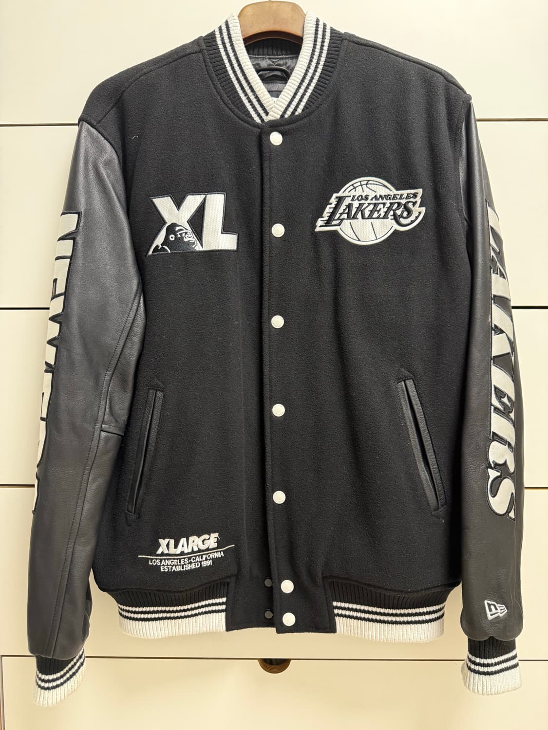 뉴에라 X 엑스라지 X NBA LA 레이커스 바시티 자켓 상품이미지1