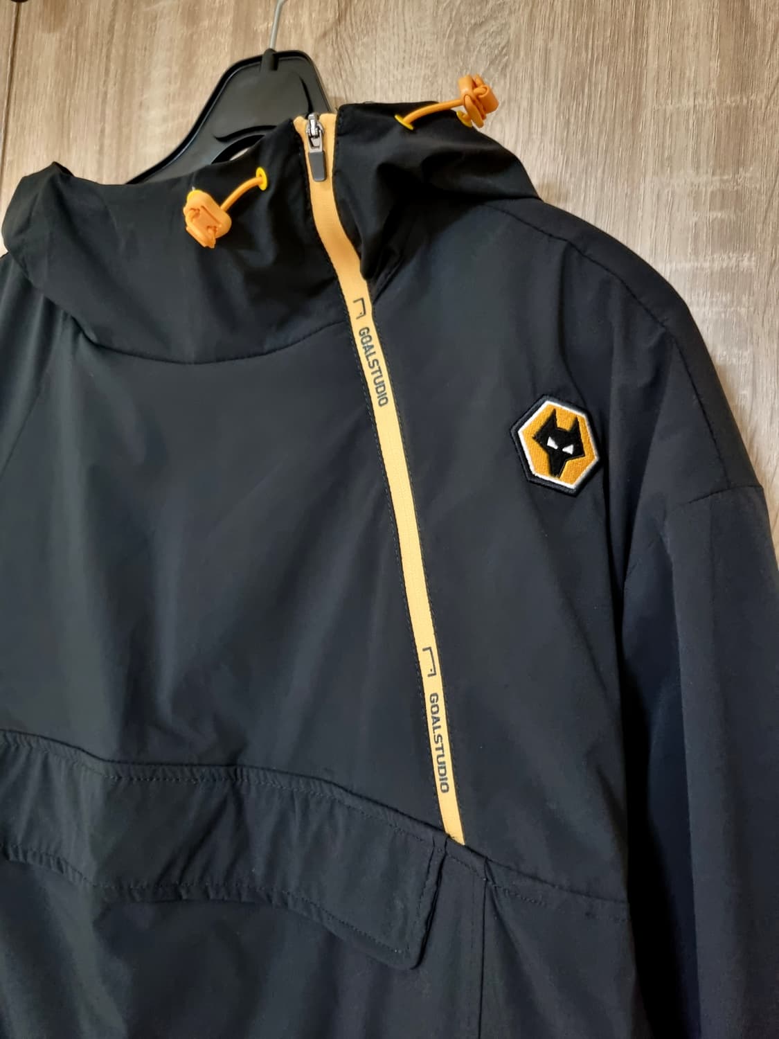 골스튜디오 X 울버햄튼 후드아노락 상품이미지3