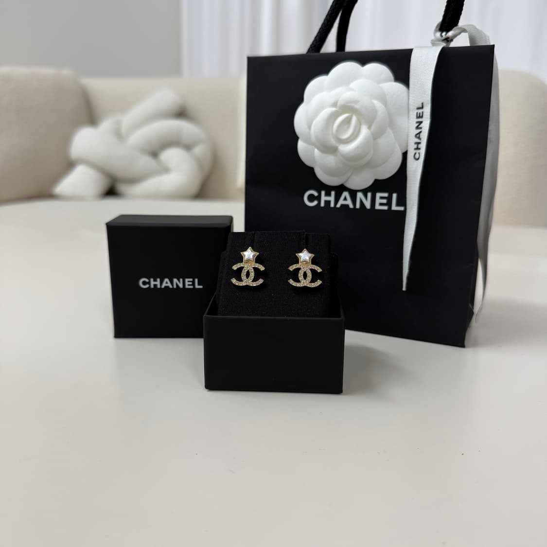 (당일출고) 샤넬 CC로고 스타 이어링 상품이미지1