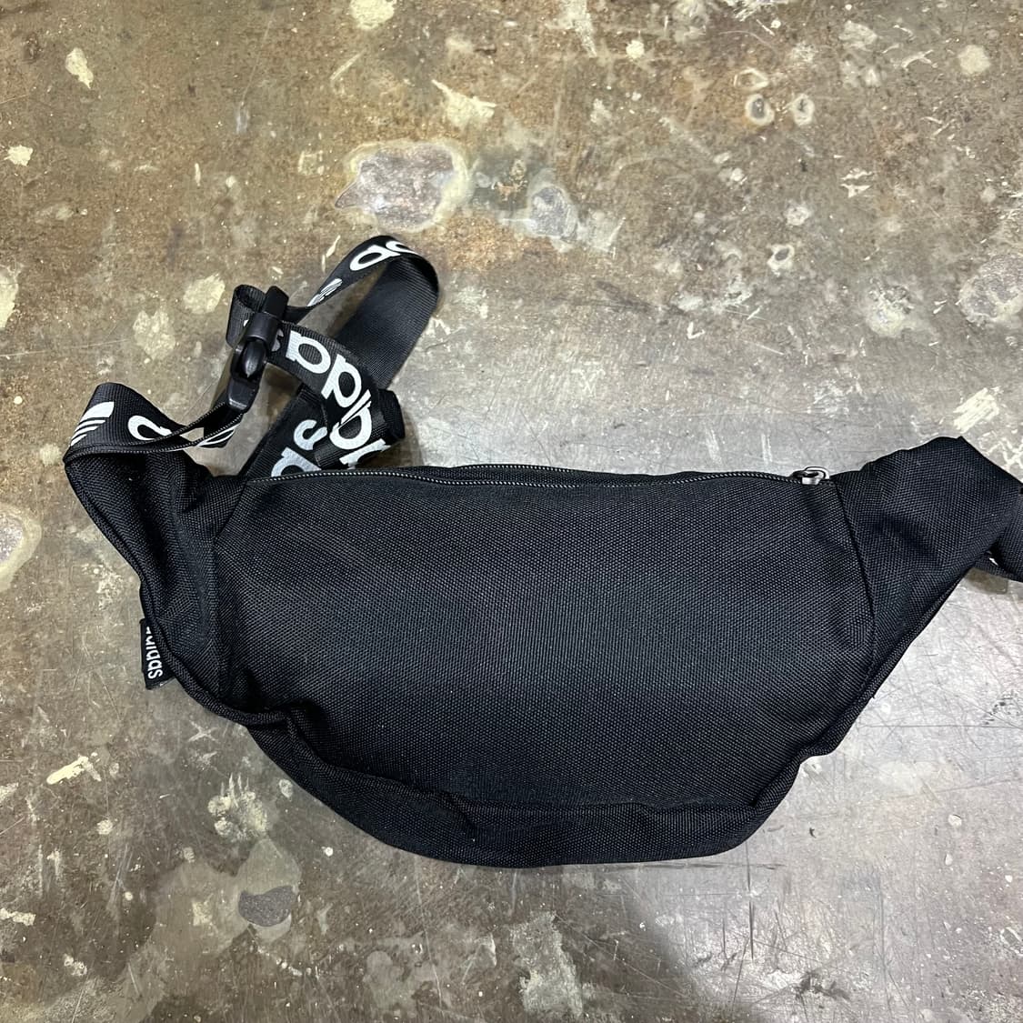 아디다스 트레포일 로고 힙색 슬링백 가방 메신저백 남녀공용 상품이미지3