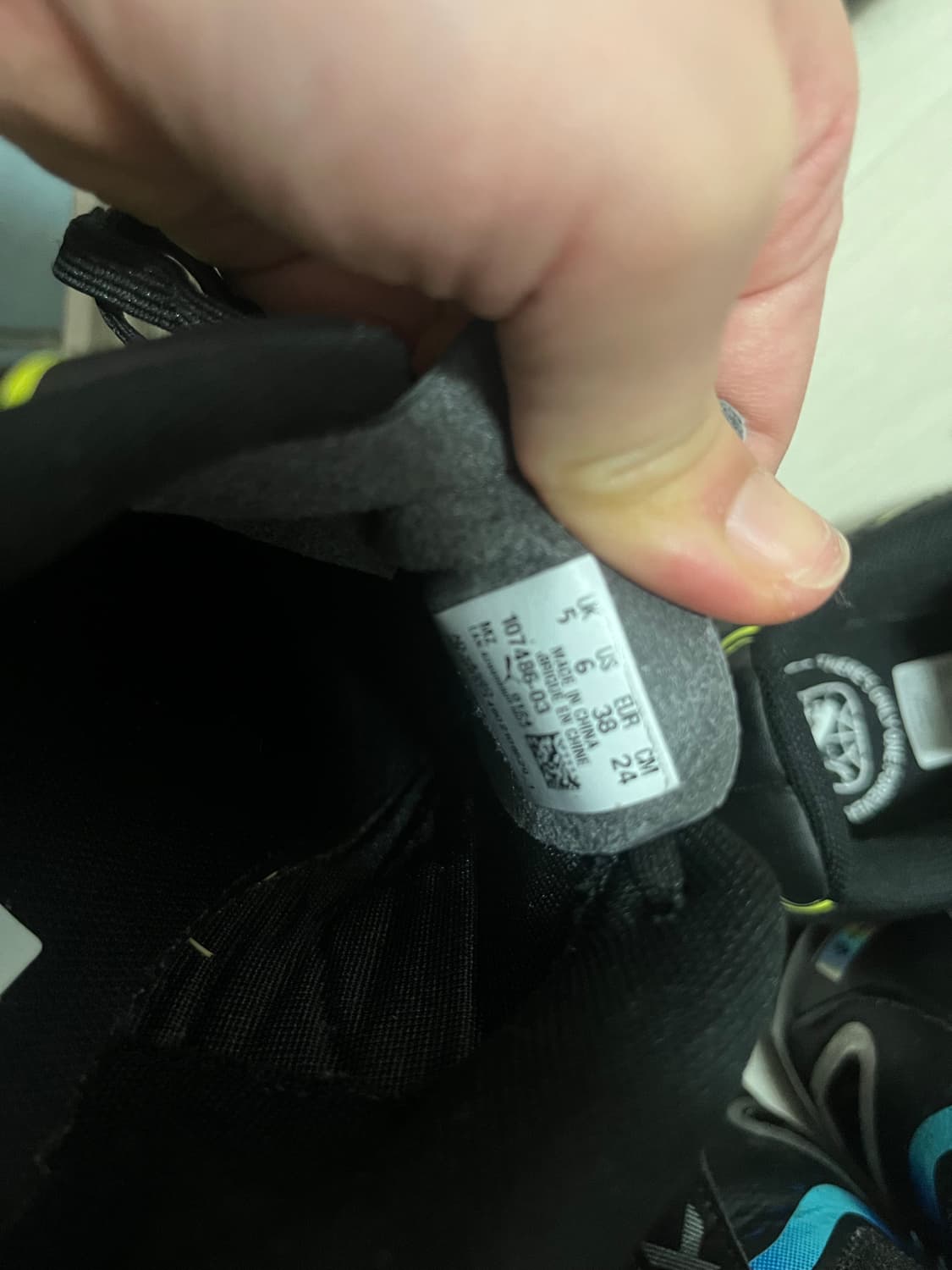 푸마 축구화 블랙 2개와 풋살화 상품이미지10