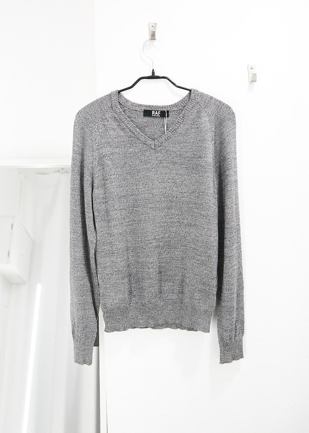 Melange V-neck Sweater 상품이미지1