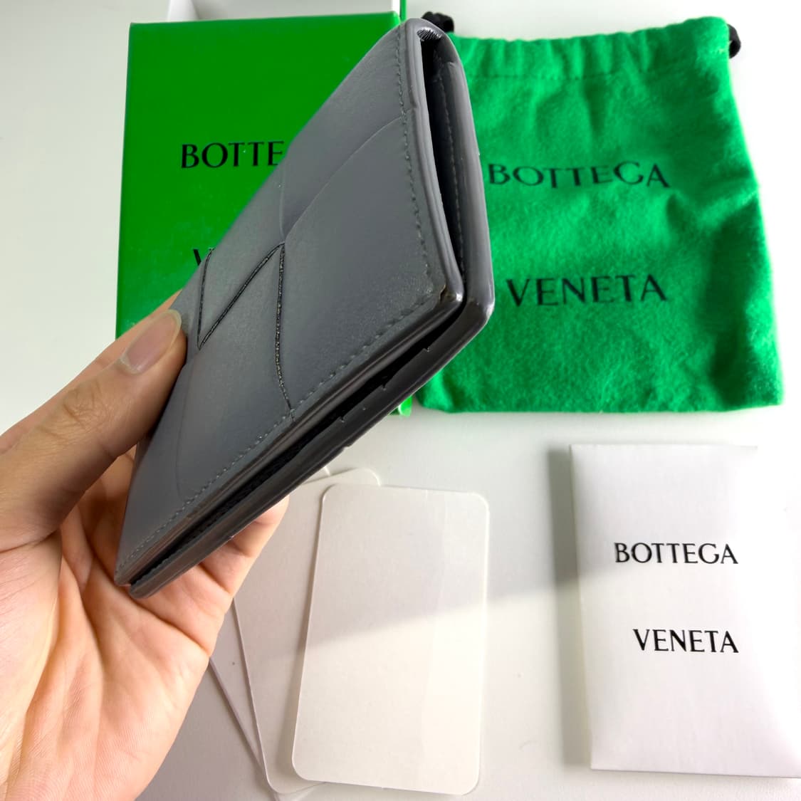 {풀구성/신형} 보테가베네타 맥시 인트레치아토 오거나이저 카드지갑 그레이 상품이미지6