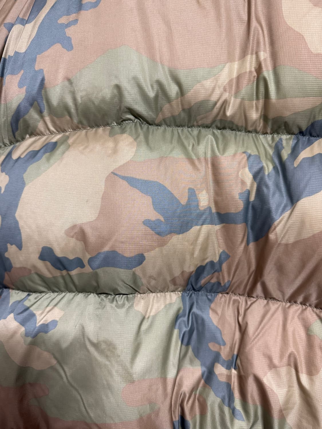 노스페이스 카모 센터로고 눕시 700 패딩 상품이미지8