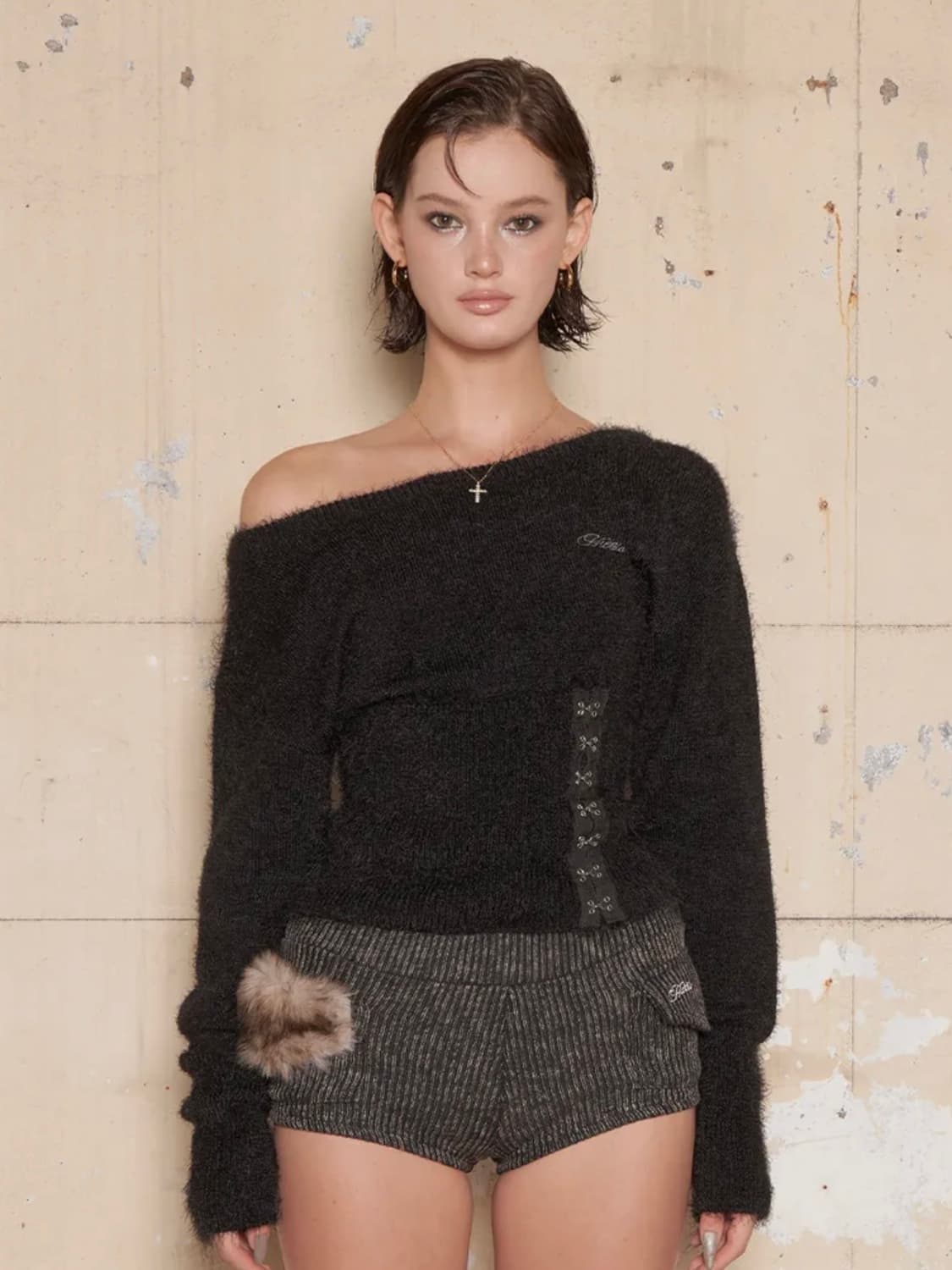 플러피 코르셋 원숄더 니트 상품이미지1