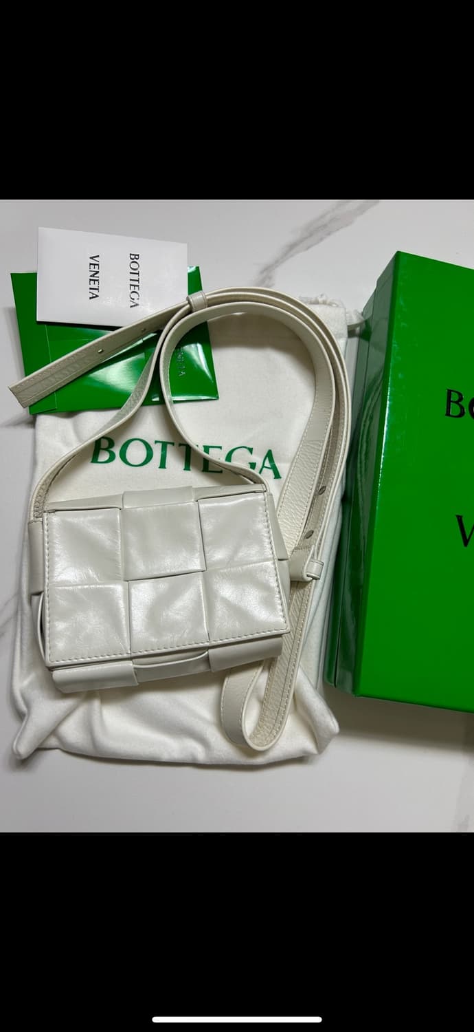보테가베네타 미니카세트백 카프스킨 상품이미지2