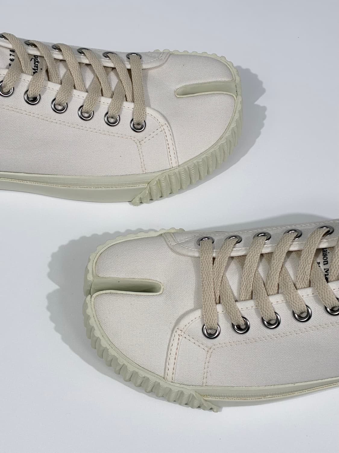 메종 마르지엘라 타비 로우 탑 캔버스 스니커즈 화이트 42사이즈 상품이미지3