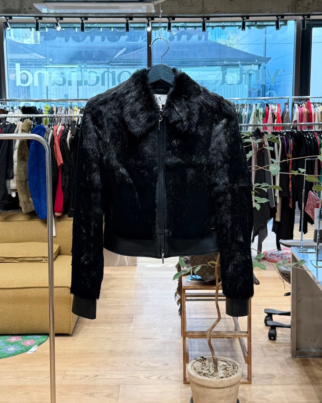 아르마니 익스체인지 블랙 레더 앤 래빗 퍼 자켓 상품이미지1