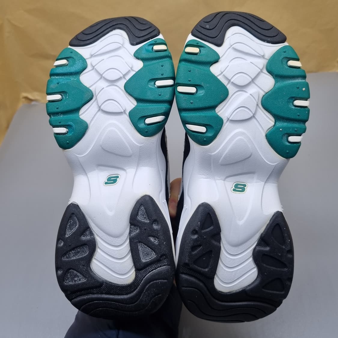 스케쳐스 딜라이트3 운동화 220 상품이미지3