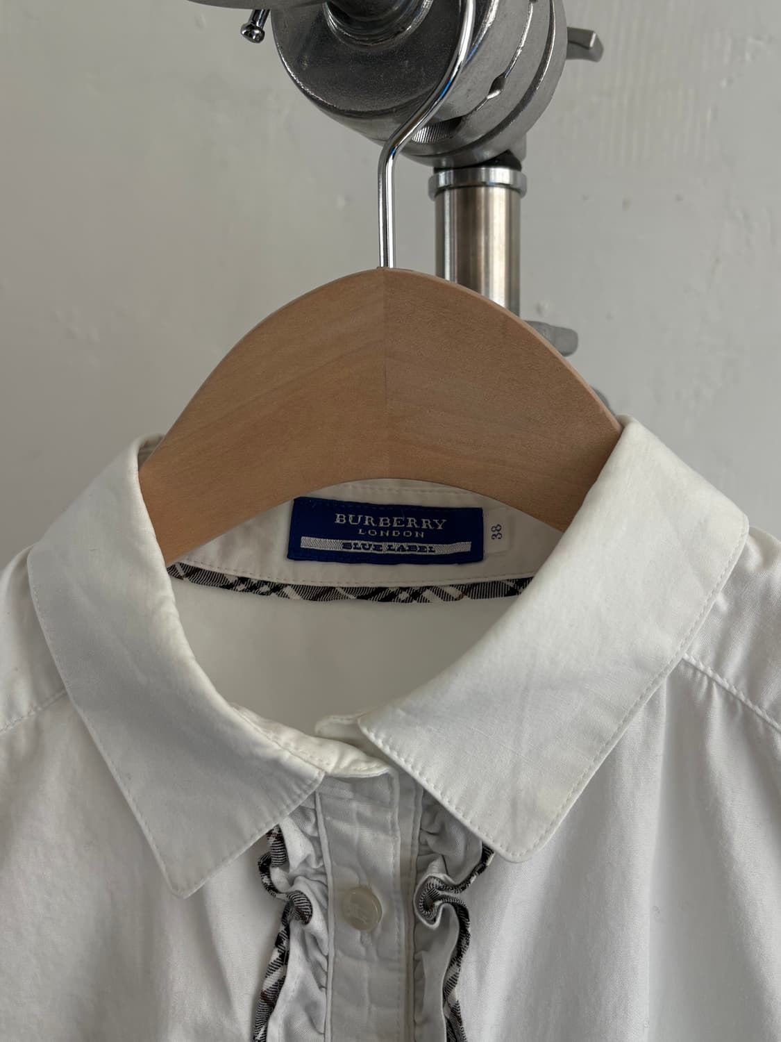 버버리 블루라벨 퍼프 화이트 셔츠 상품이미지3